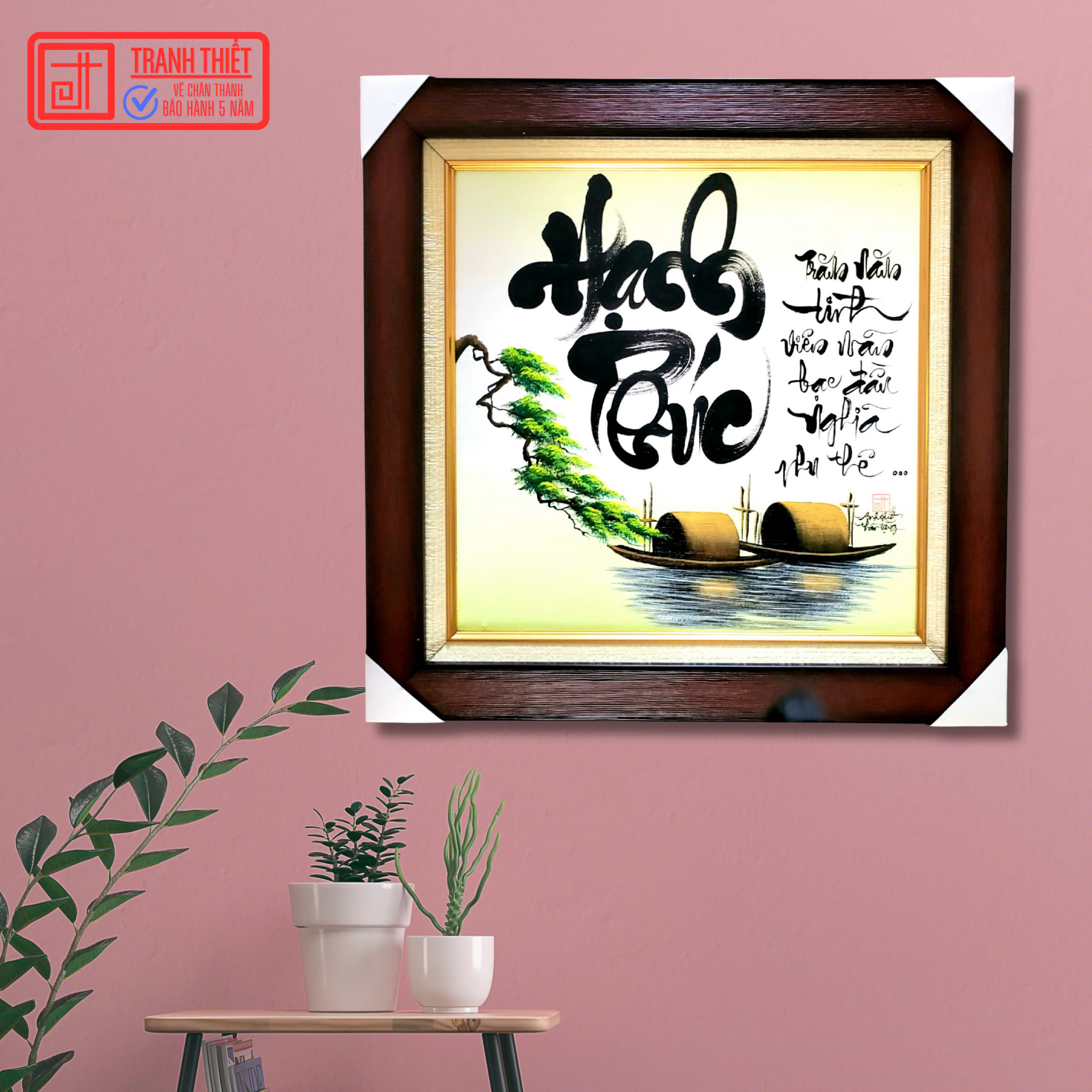 Tranh thư pháp Hạnh Phúc treo trong không gian sống